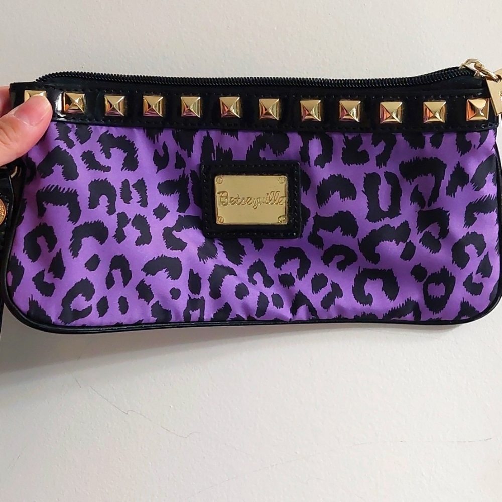 Betsy Johnson Betsyville wristlet